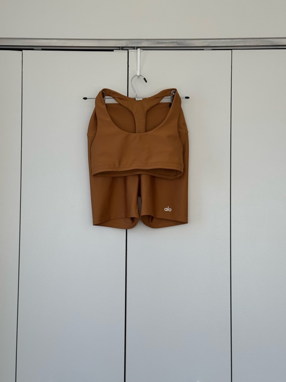 Alo racer sport bra biker short camel matching set XS